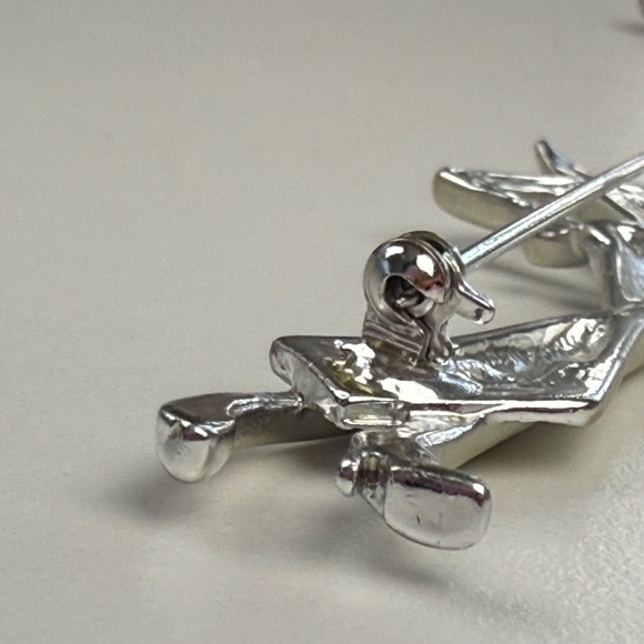 Vintage Art Deco Womens Silver Tone Sculpted Glamour Lady Statement Brooch - Picture 7 of 7